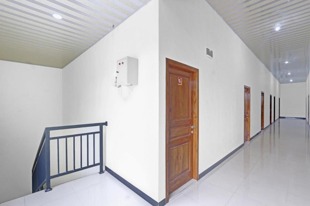 Oyo 90796 Hotel Mulya Indah Tambakmulya Extérieur photo