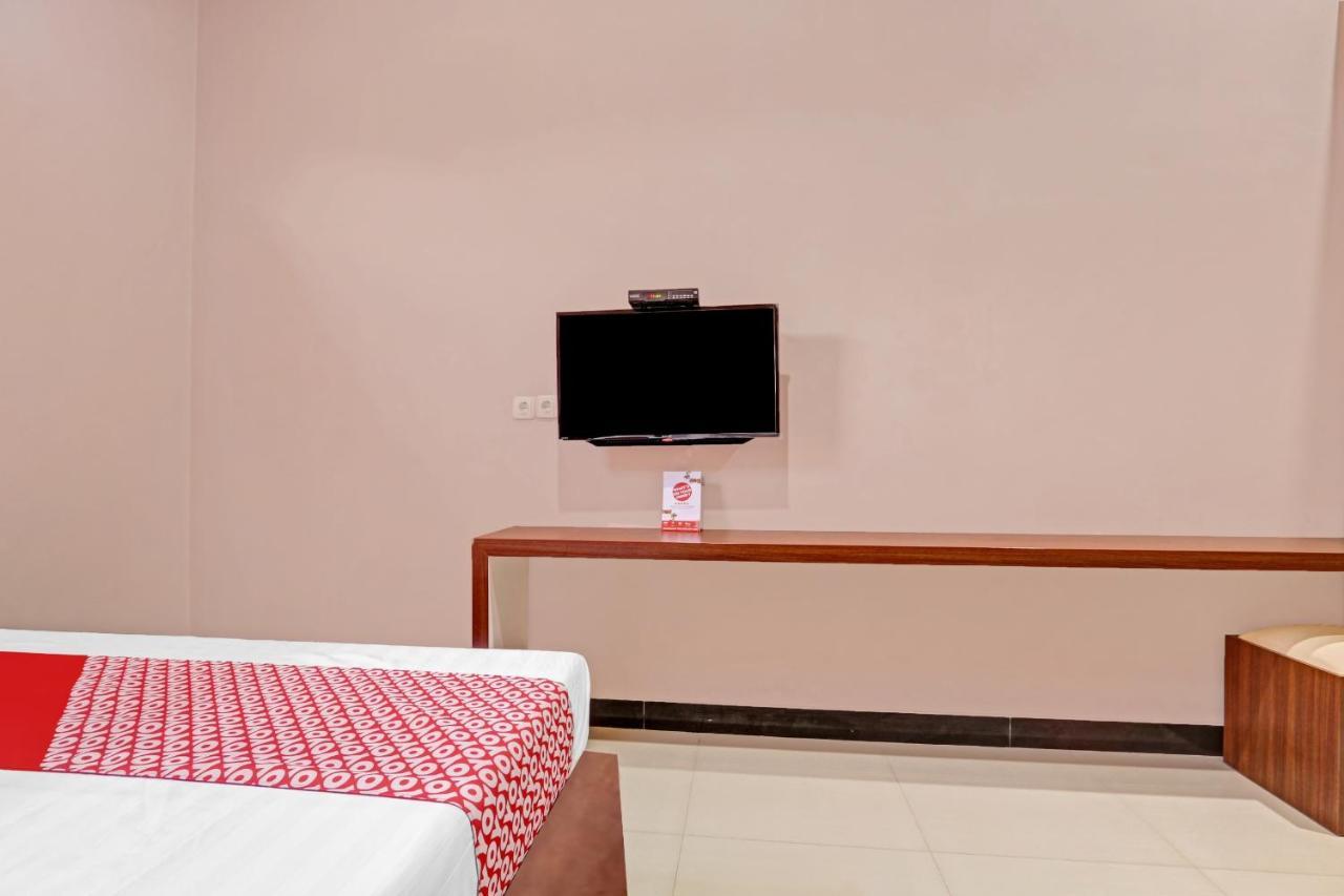 Oyo 90796 Hotel Mulya Indah Tambakmulya Extérieur photo