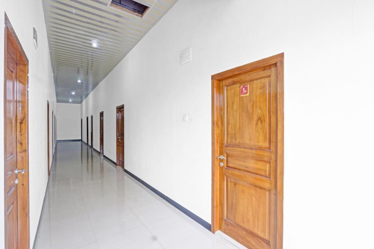 Oyo 90796 Hotel Mulya Indah Tambakmulya Extérieur photo