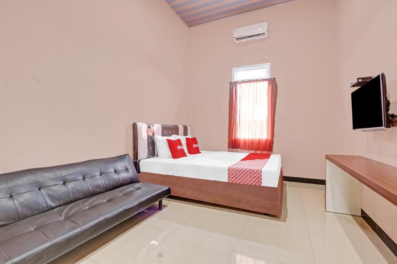 Oyo 90796 Hotel Mulya Indah Tambakmulya Extérieur photo