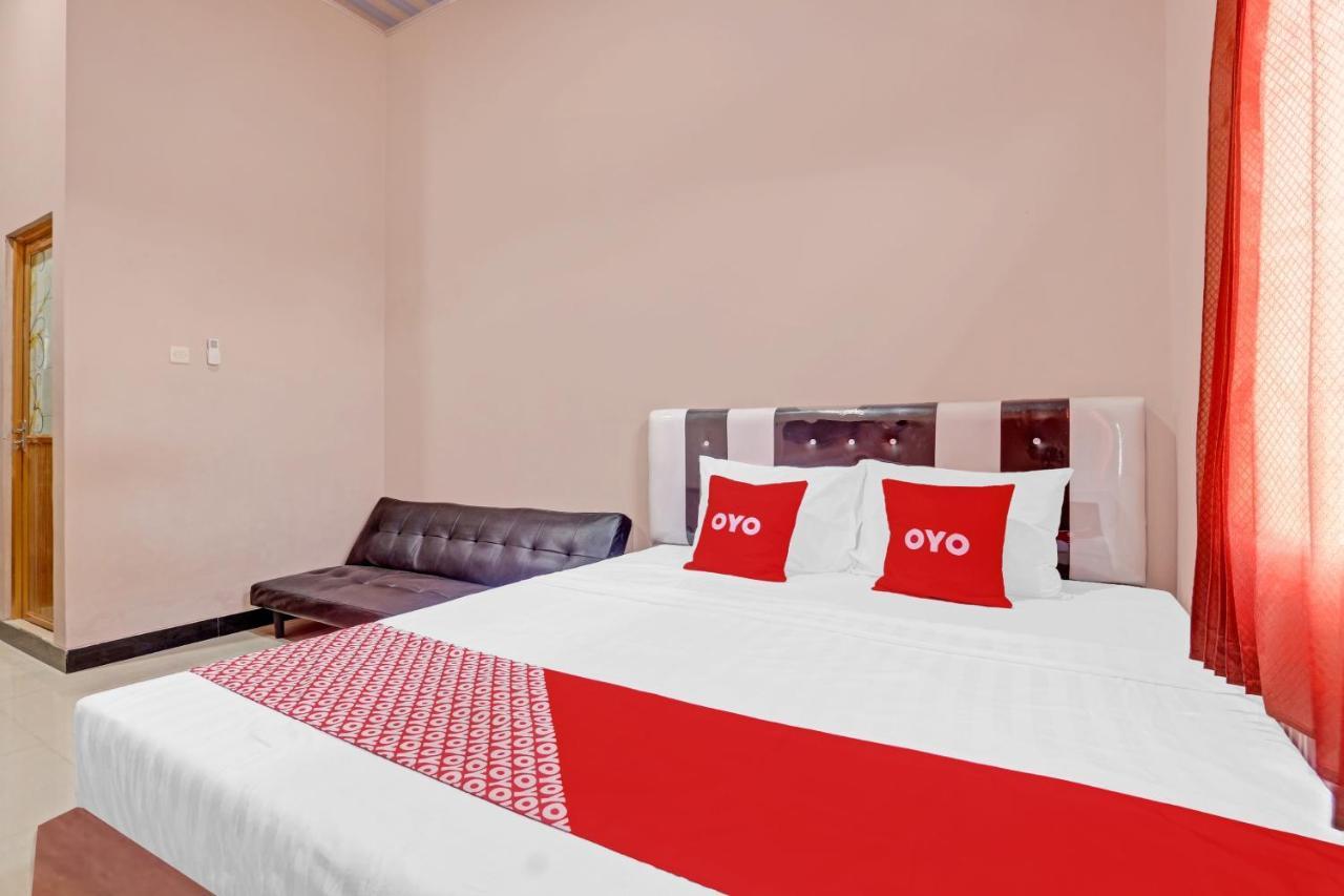 Oyo 90796 Hotel Mulya Indah Tambakmulya Extérieur photo